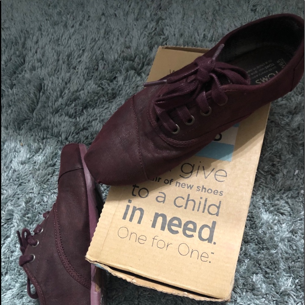 Toms - Picture 2 of 5